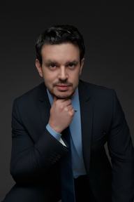 Retrato de Adriano Barreto, planejador financeiro CFP® responsável pela noite de Dinheiro (Dia 3) da Imersão A Chave